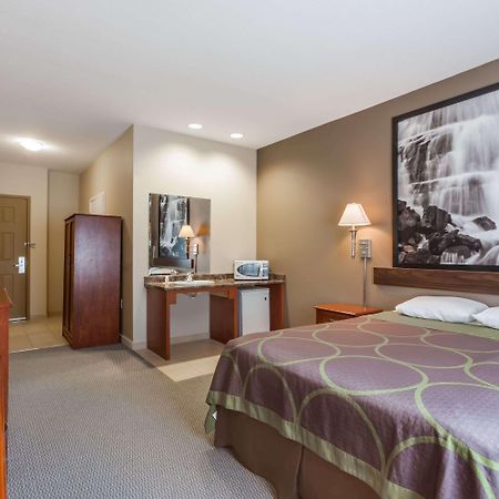 Hotel Super 8 By Wyndham Abbotsford Bc Esterno foto