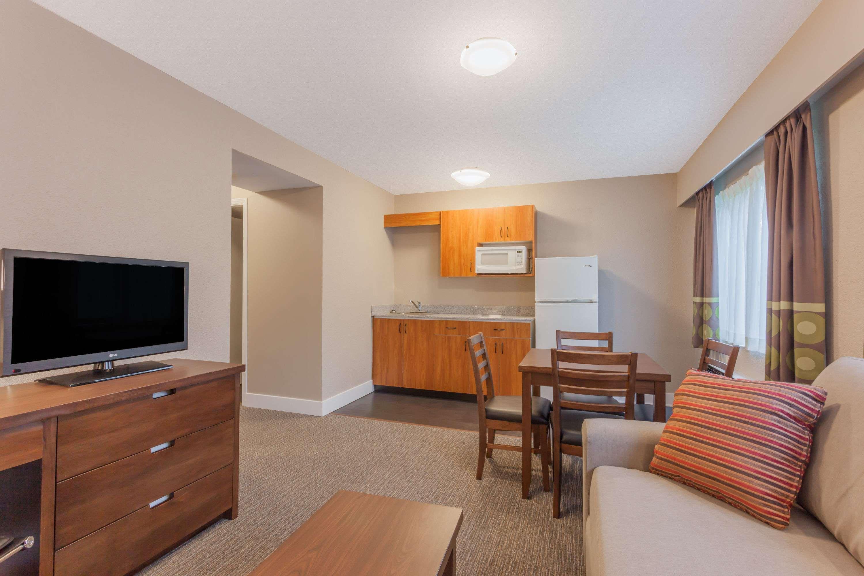 Hotel Super 8 By Wyndham Abbotsford Bc Esterno foto